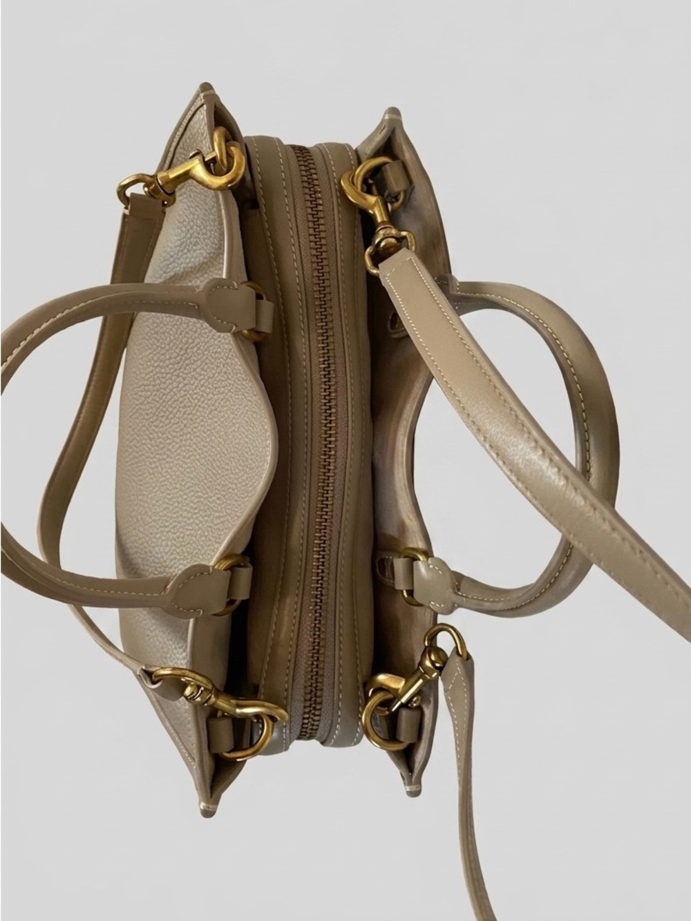 Quince Italian Leather Medium
Convertible Satchel in Taupe - quiet luxury - - Picture 4 of 10